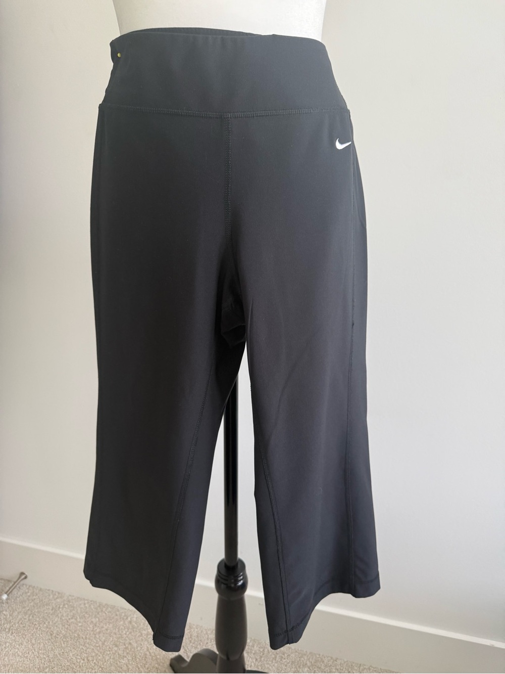 Nike Black Women’s Dri Fit Cropped Leggings